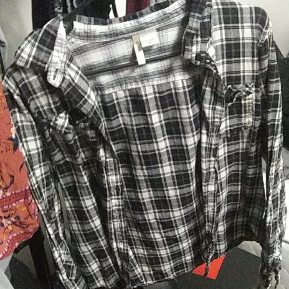 Plaid buttonup